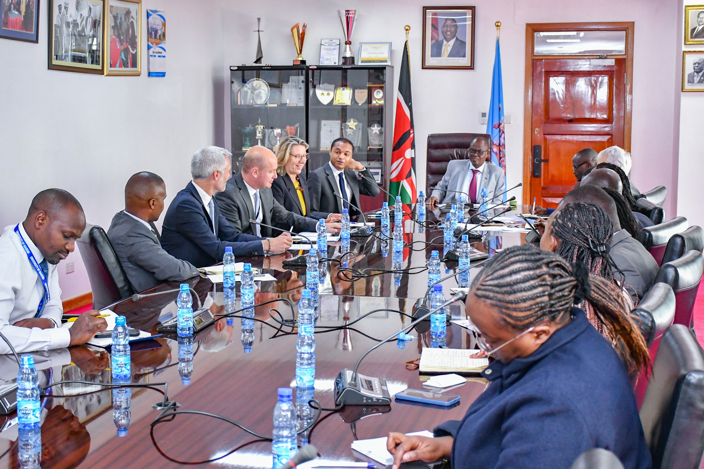 The VC and the French Ambassador delibarate at the courtesy call